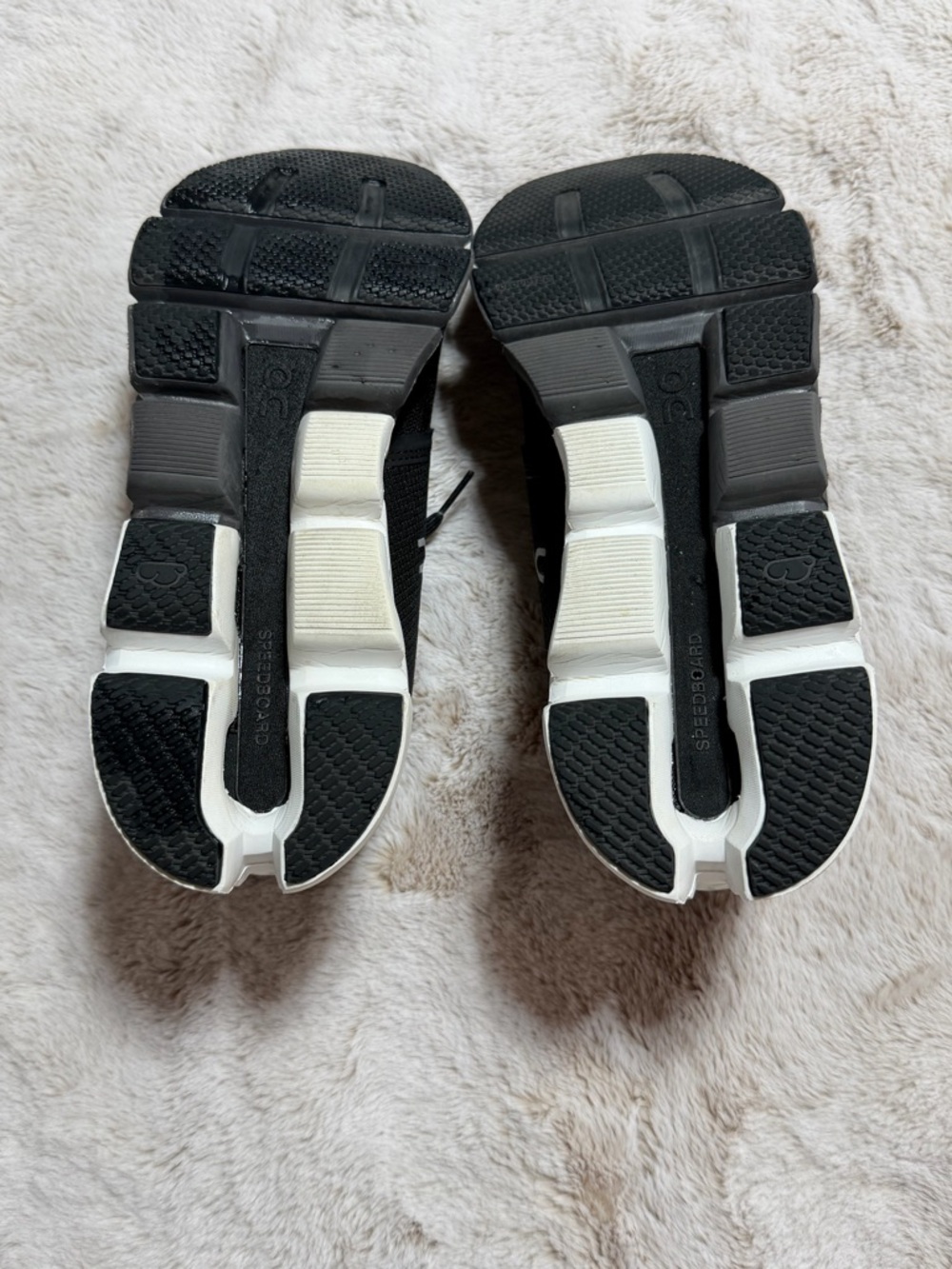 On Cloudflyer 4 Women’s Black/White 11W - Picture 16 of 16